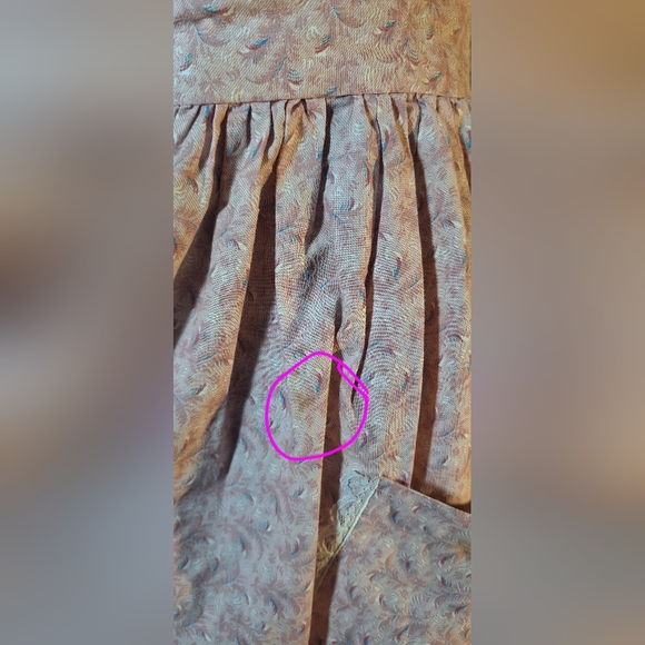 Vintage Homemade Pioneer Apron in Pink with a Delicate Print - Picture 7 of 7